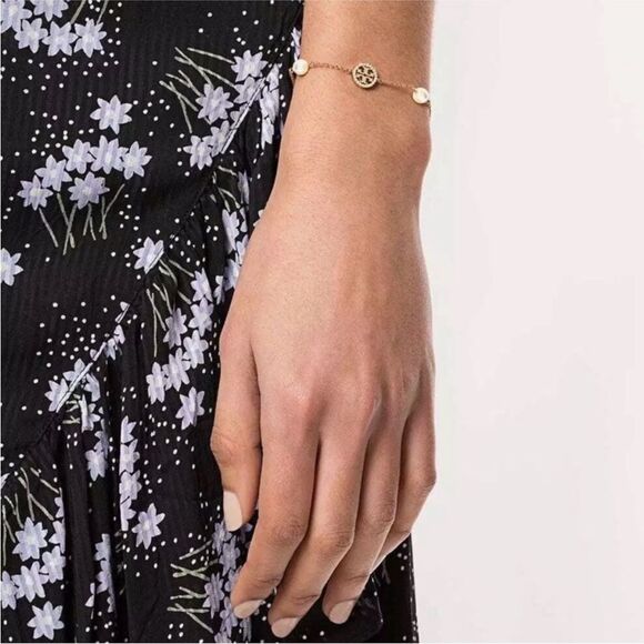 Tory Burch Miller Pearl Logo Bracelet - Picture 3 of 4